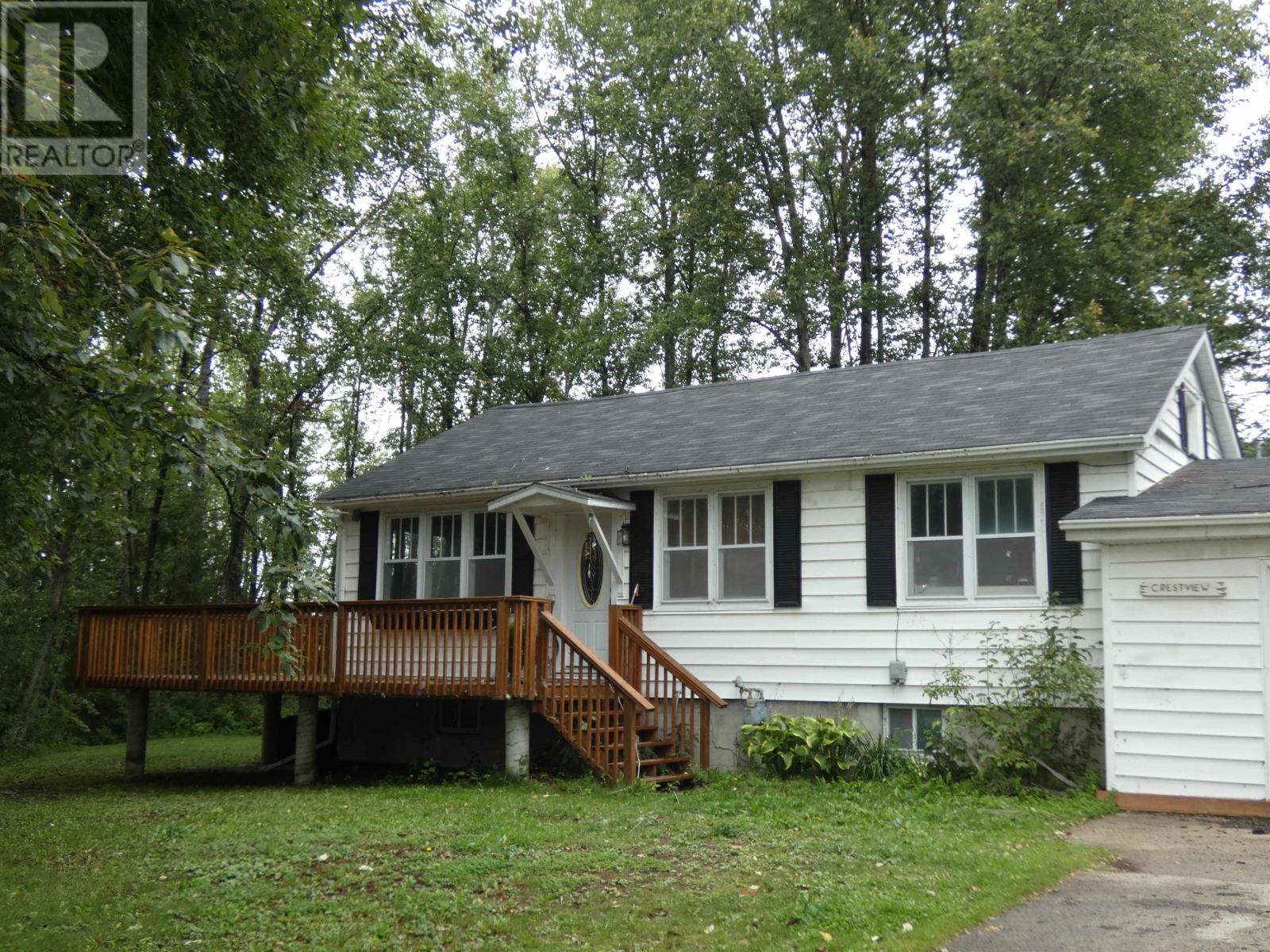 102 Cedar CRES, Longlac, Ontario, P0T2A0 — Photo 2