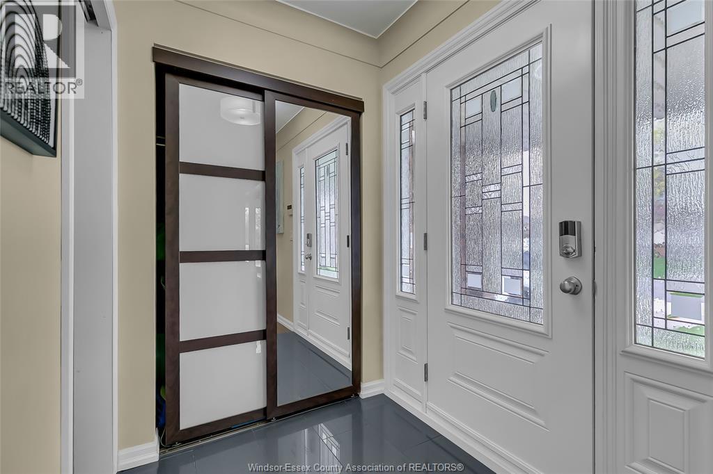 386 WOODRIDGE, Tecumseh, Ontario, N8N3A8 — Photo 2