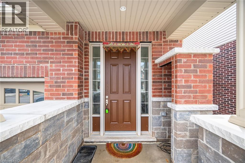 212 BROADACRE Drive, Kitchener, Ontario, N2R0S6 — Photo 3