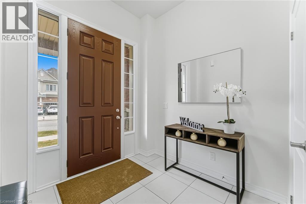 212 BROADACRE Drive, Kitchener, Ontario, N2R0S6 — Photo 4