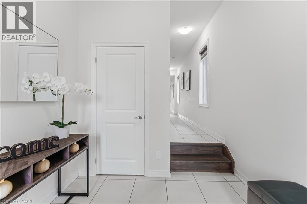 212 BROADACRE Drive, Kitchener, Ontario, N2R0S6 — Photo 5