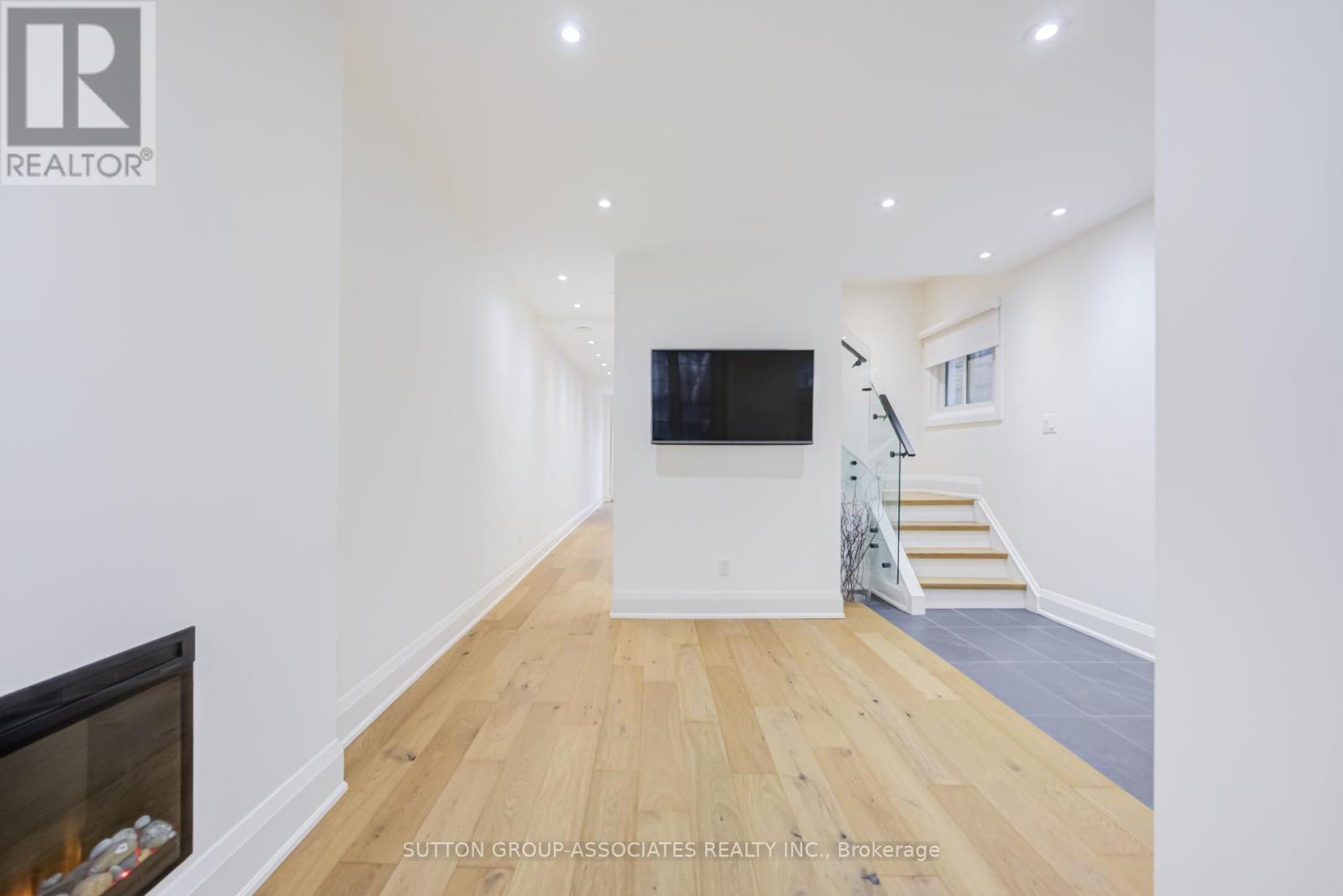 UPPER - 422 RUSHTON ROAD, Toronto (Humewood-Cedarvale), Ontario, M6C2Y3 — Photo 10