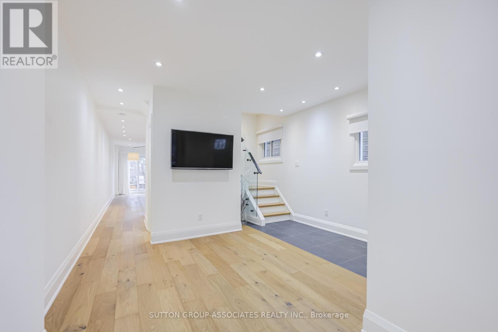 UPPER - 422 RUSHTON ROAD, Toronto (Humewood-Cedarvale), Ontario, M6C2Y3 — Photo 11