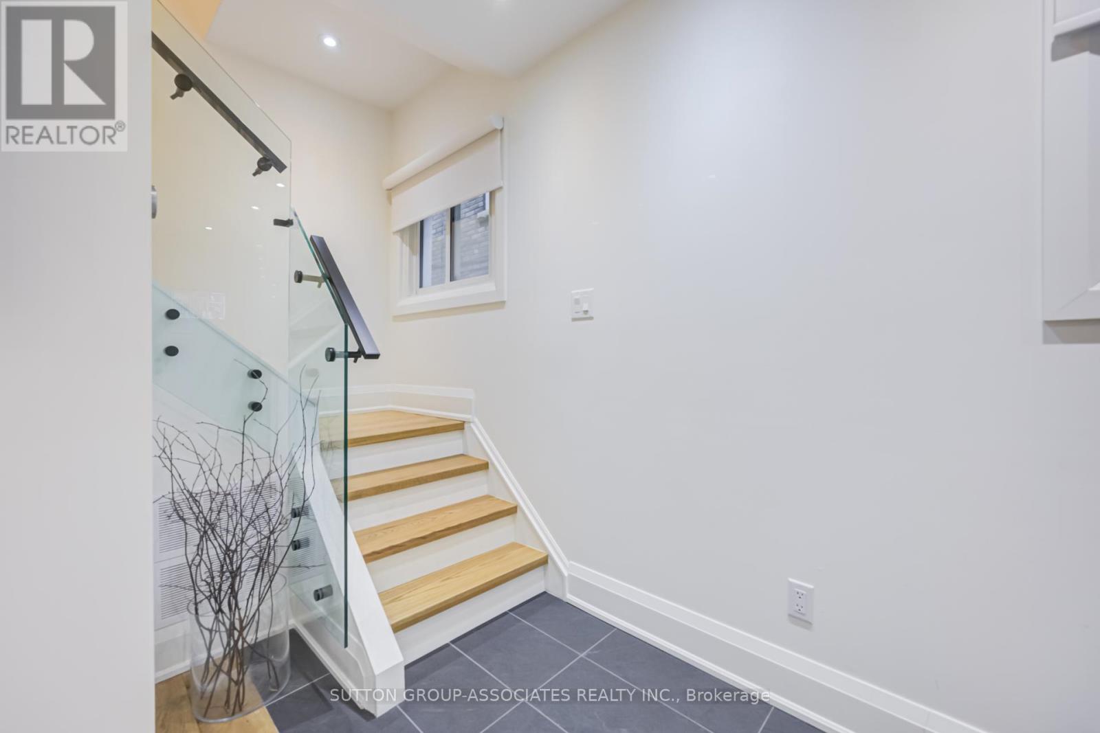 UPPER - 422 RUSHTON ROAD, Toronto (Humewood-Cedarvale), Ontario, M6C2Y3 — Photo 13