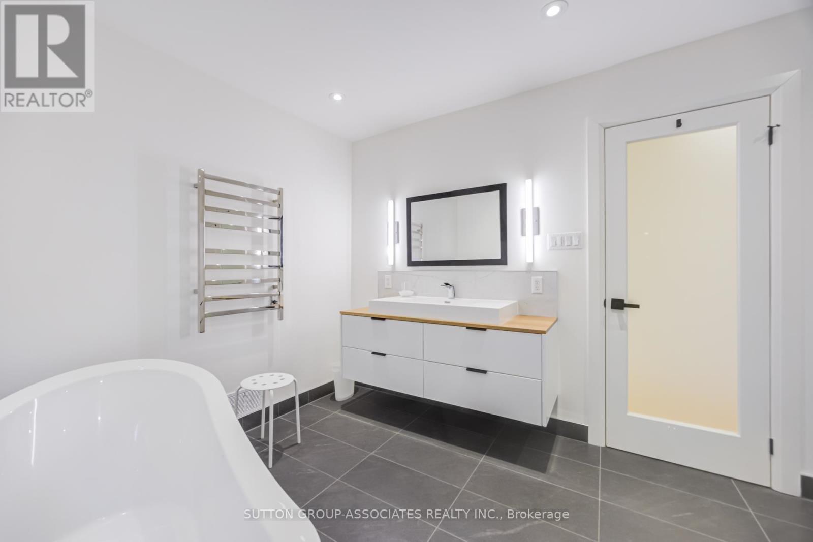 UPPER - 422 RUSHTON ROAD, Toronto (Humewood-Cedarvale), Ontario, M6C2Y3 — Photo 34