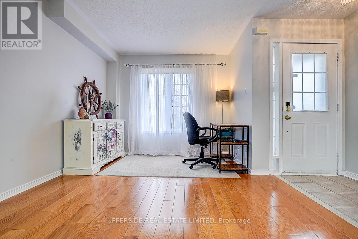 274 FLAGSTONE WAY, Newmarket (Woodland Hill), Ontario, L3X2Y1 — Photo 3