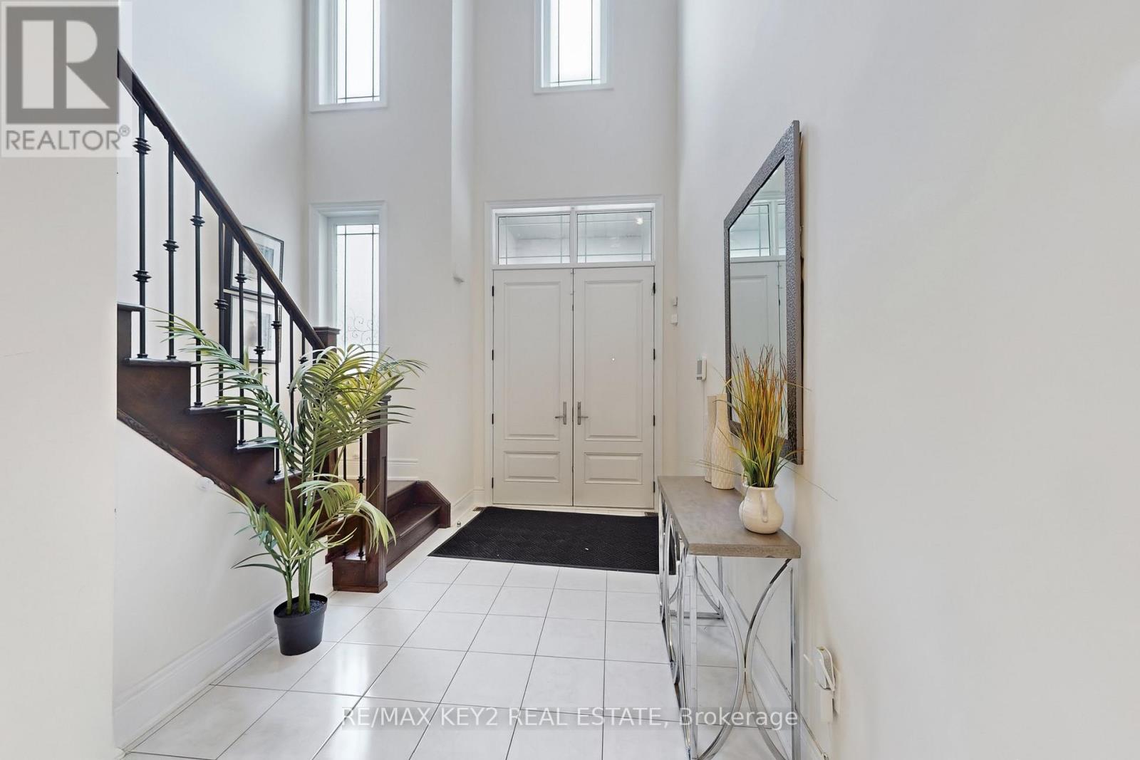 10 LYLE WAY, Brampton (Northwest Brampton), Ontario, L6X5P8 — Photo 2