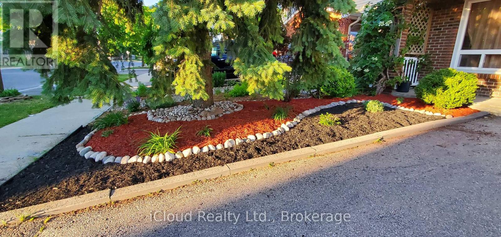 12 SIMMONS BOULEVARD, Brampton (Madoc), Ontario, L6V3V5 — Photo 2