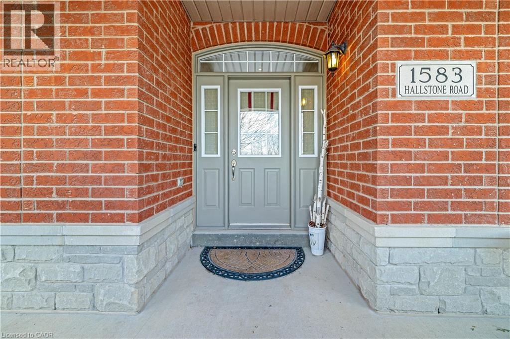 1583 HALLSTONE Road, Brampton, Ontario, L6Y5K8 — Photo 3