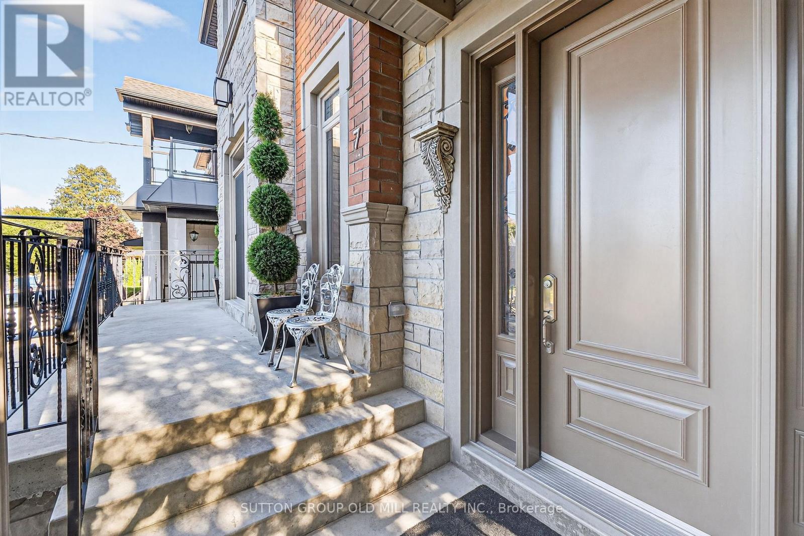 7 COUSINS DRIVE, Aurora (Aurora Village), Ontario, L4G1B2 — Photo 3