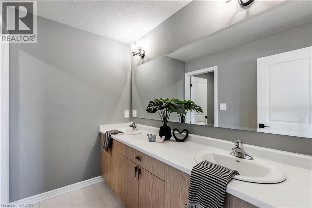 119 LANGRIDGE Way, Cambridge, Ontario, N1S5B9 — Photo 19
