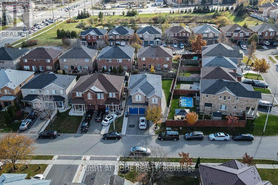 3 SILVERBELL COURT, Brampton (Fletcher's Meadow), Ontario, L7A3V3 — Photo 3