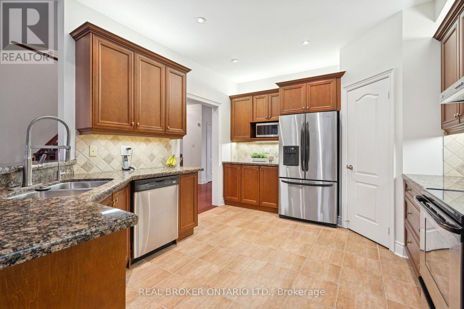 1583 HALLSTONE ROAD, Brampton (Bram West), Ontario, L6Y5K8 — Photo 13