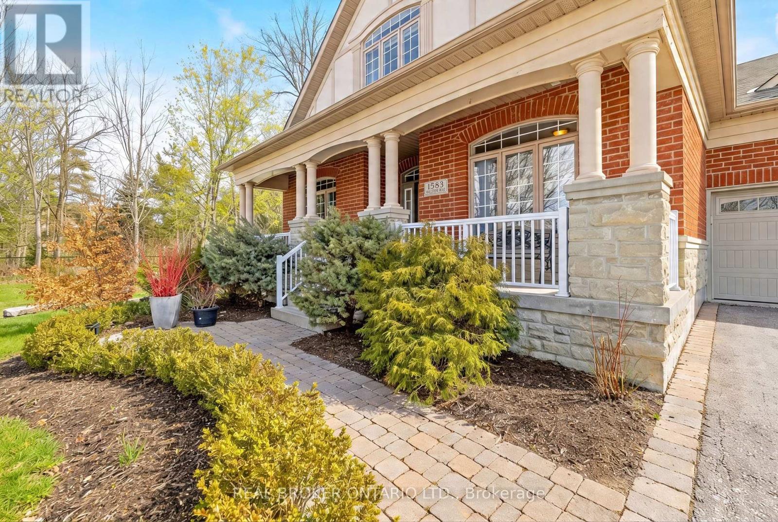 1583 HALLSTONE ROAD, Brampton (Bram West), Ontario, L6Y5K8 — Photo 2