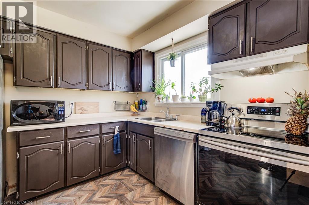 71 SHADELAND Crescent, Kitchener, Ontario, N2M2J1 — Photo 16