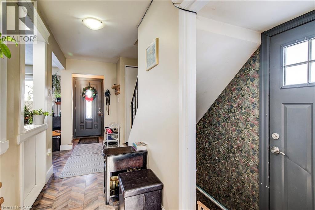71 SHADELAND Crescent, Kitchener, Ontario, N2M2J1 — Photo 3