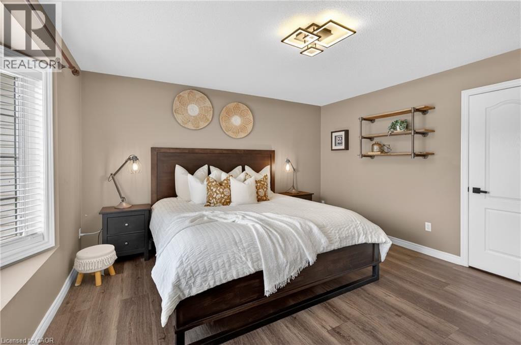 4138 MEDLAND Drive, Burlington, Ontario, L7M4Z8 — Photo 2