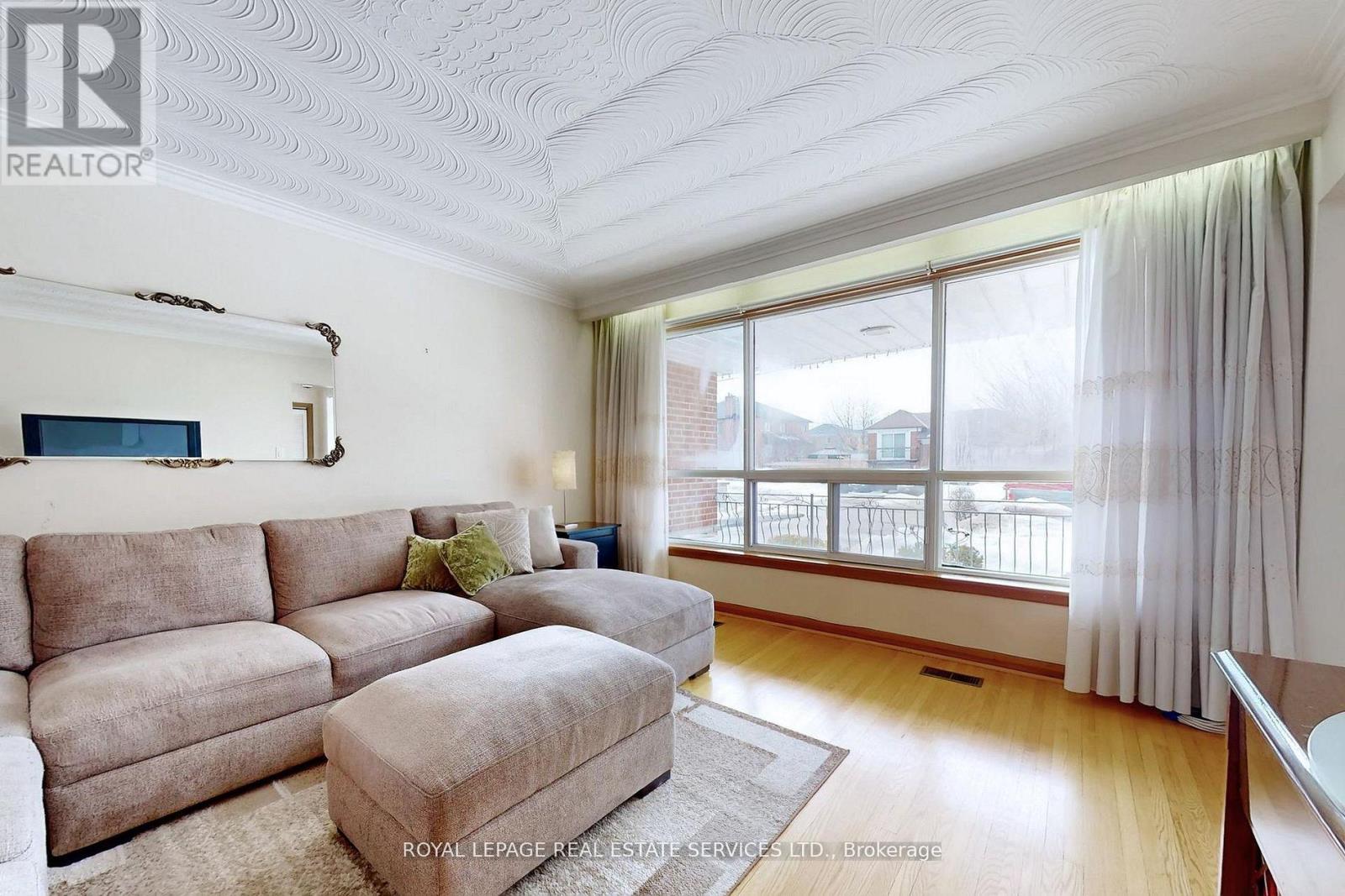 167 CORNELIUS PARKWAY, Toronto (Maple Leaf), Ontario, M6L2K8 — Photo 10