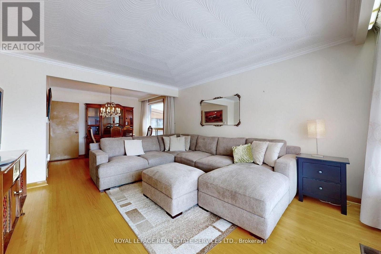 167 CORNELIUS PARKWAY, Toronto (Maple Leaf), Ontario, M6L2K8 — Photo 11