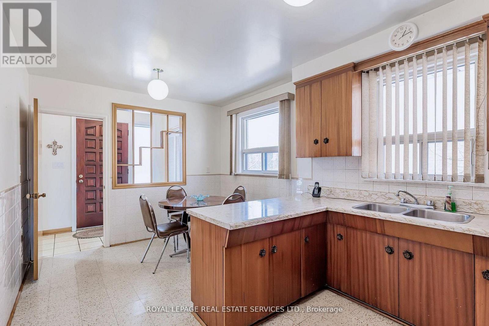 167 CORNELIUS PARKWAY, Toronto (Maple Leaf), Ontario, M6L2K8 — Photo 15