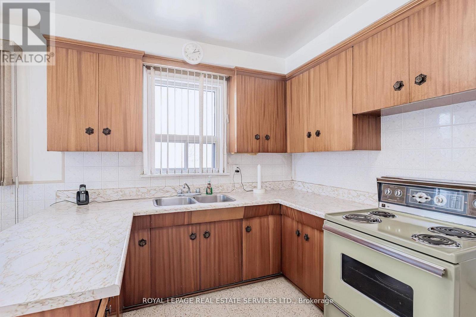 167 CORNELIUS PARKWAY, Toronto (Maple Leaf), Ontario, M6L2K8 — Photo 16