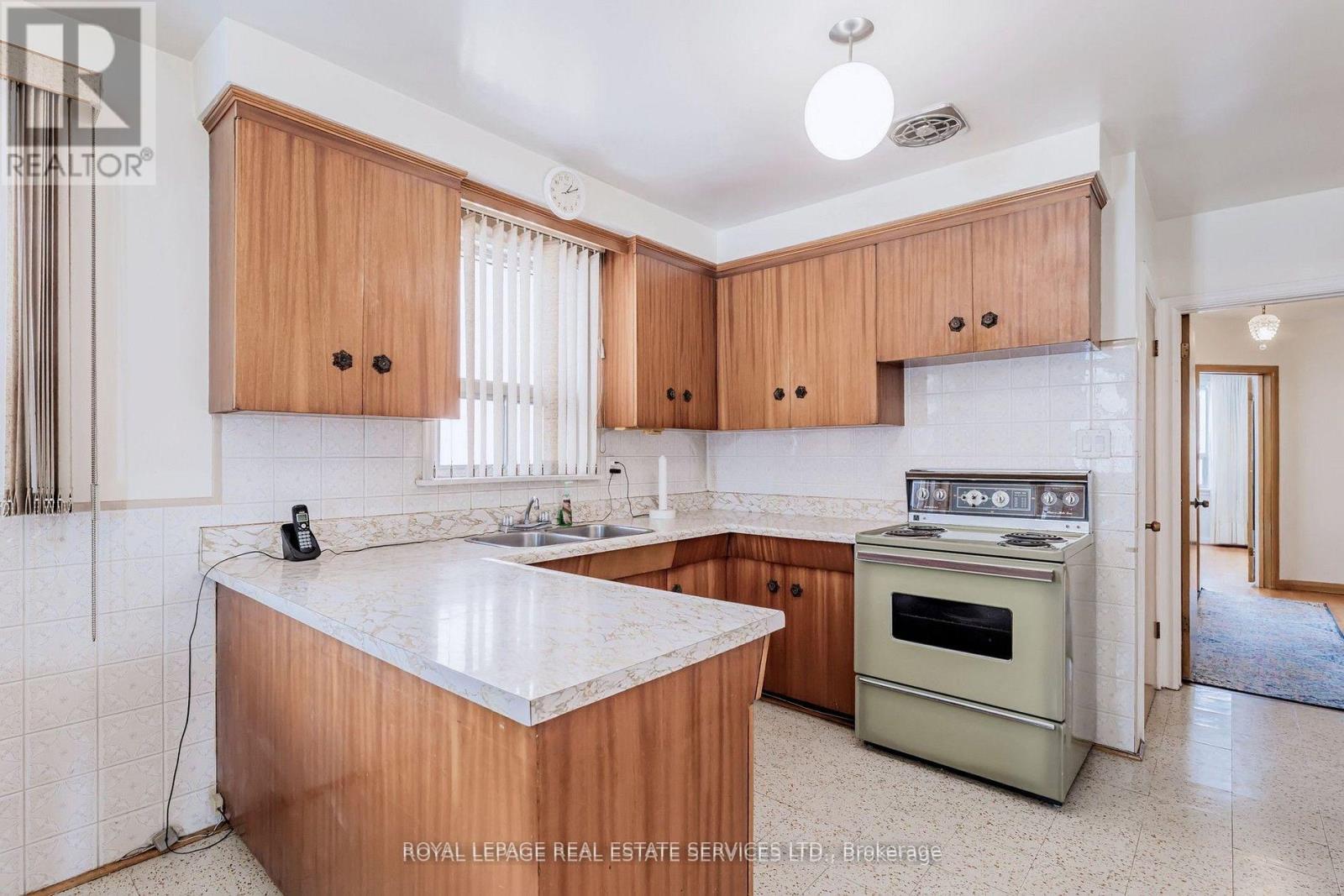 167 CORNELIUS PARKWAY, Toronto (Maple Leaf), Ontario, M6L2K8 — Photo 17