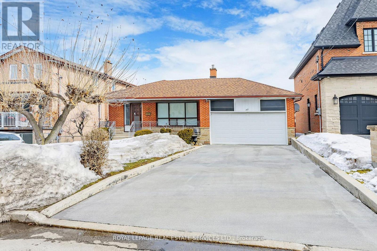 167 CORNELIUS PARKWAY, Toronto (Maple Leaf), Ontario, M6L2K8 — Photo 2