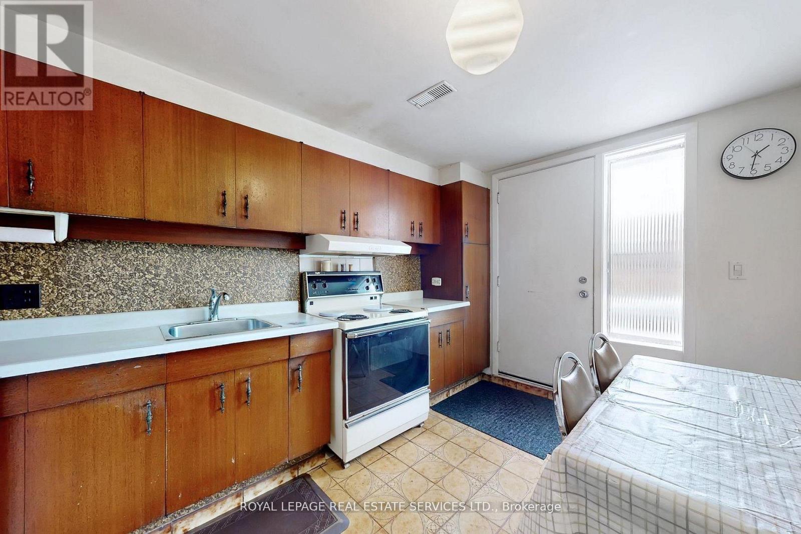 167 CORNELIUS PARKWAY, Toronto (Maple Leaf), Ontario, M6L2K8 — Photo 26