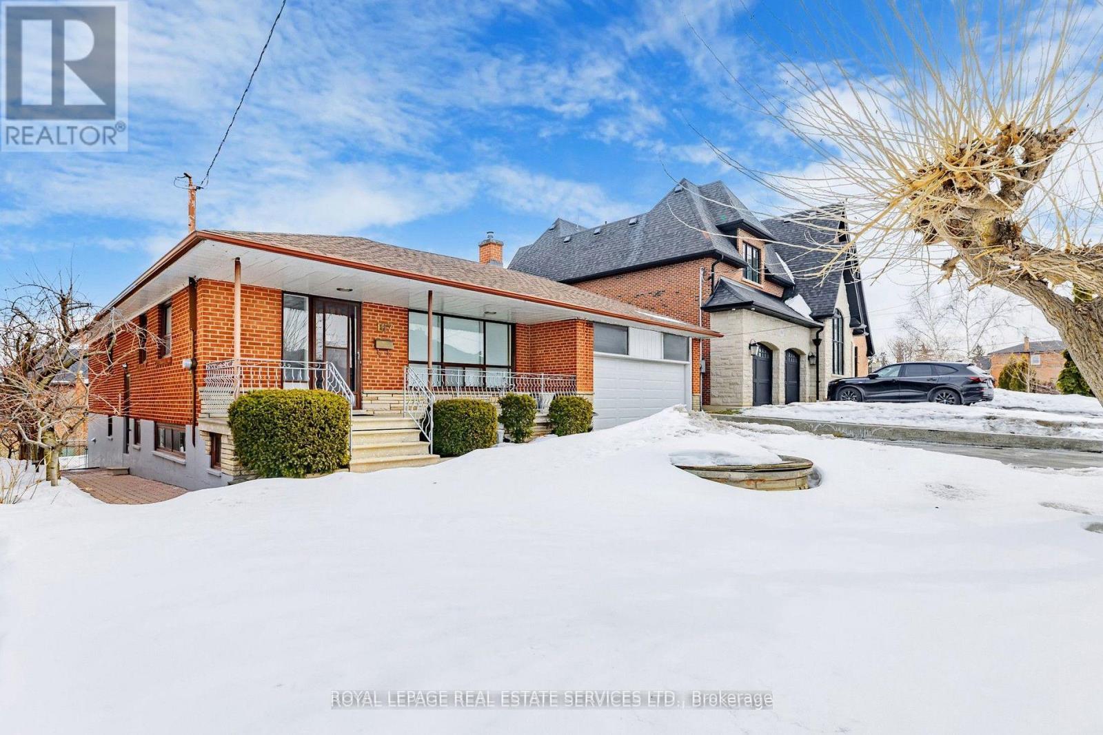 167 CORNELIUS PARKWAY, Toronto (Maple Leaf), Ontario, M6L2K8 — Photo 3