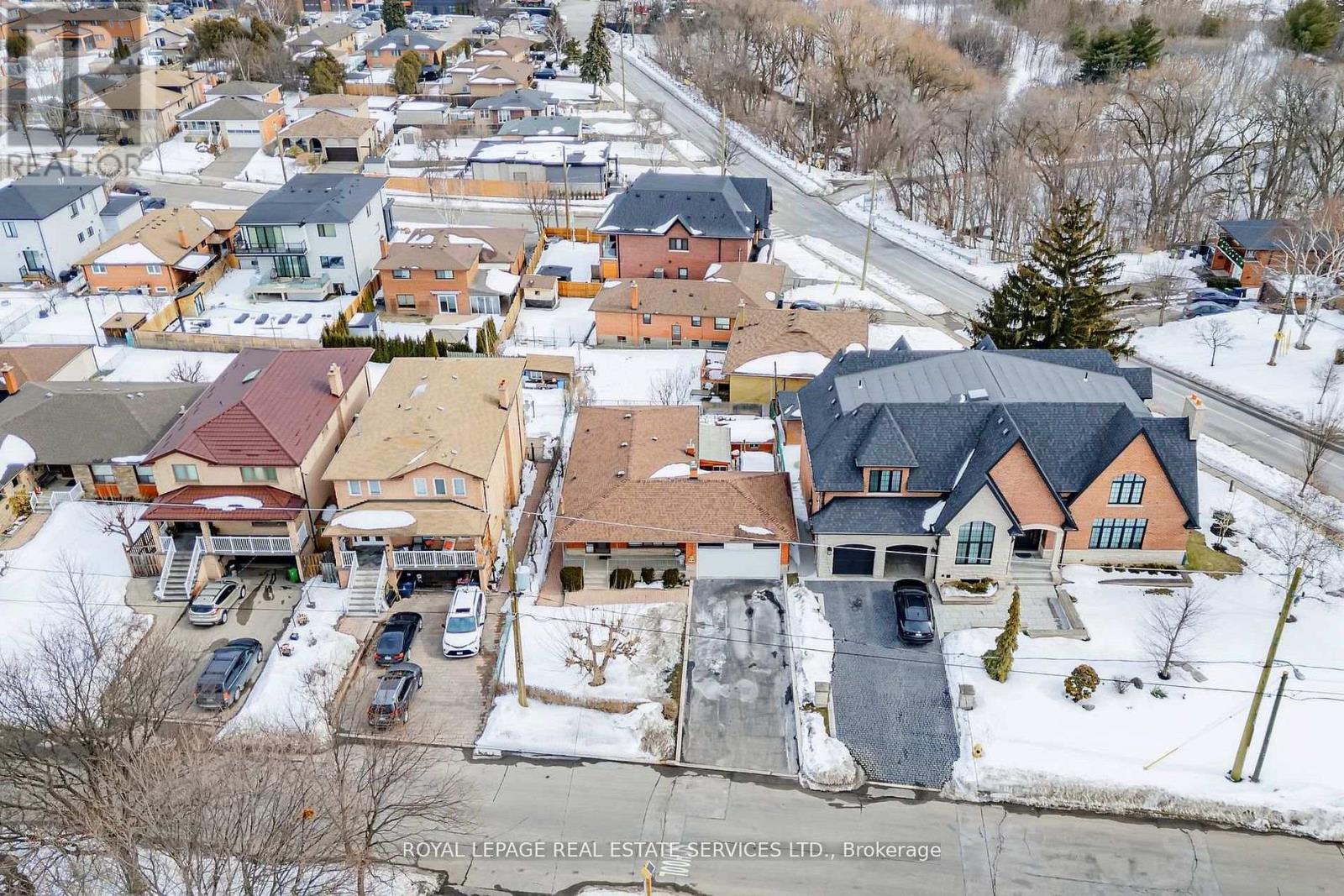 167 CORNELIUS PARKWAY, Toronto (Maple Leaf), Ontario, M6L2K8 — Photo 32