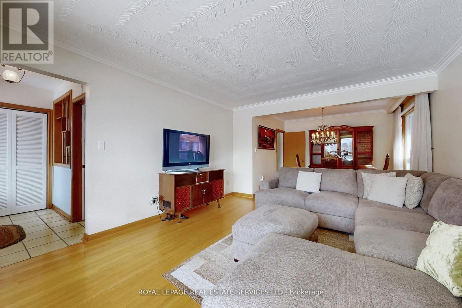 167 CORNELIUS PARKWAY, Toronto (Maple Leaf), Ontario, M6L2K8 — Photo 9