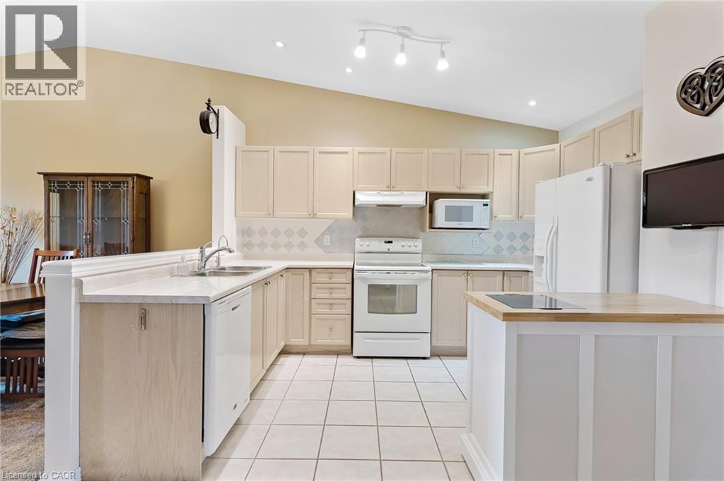 19 HANLON Place Unit# 25, Paris, Ontario, N3L4E8 — Photo 10