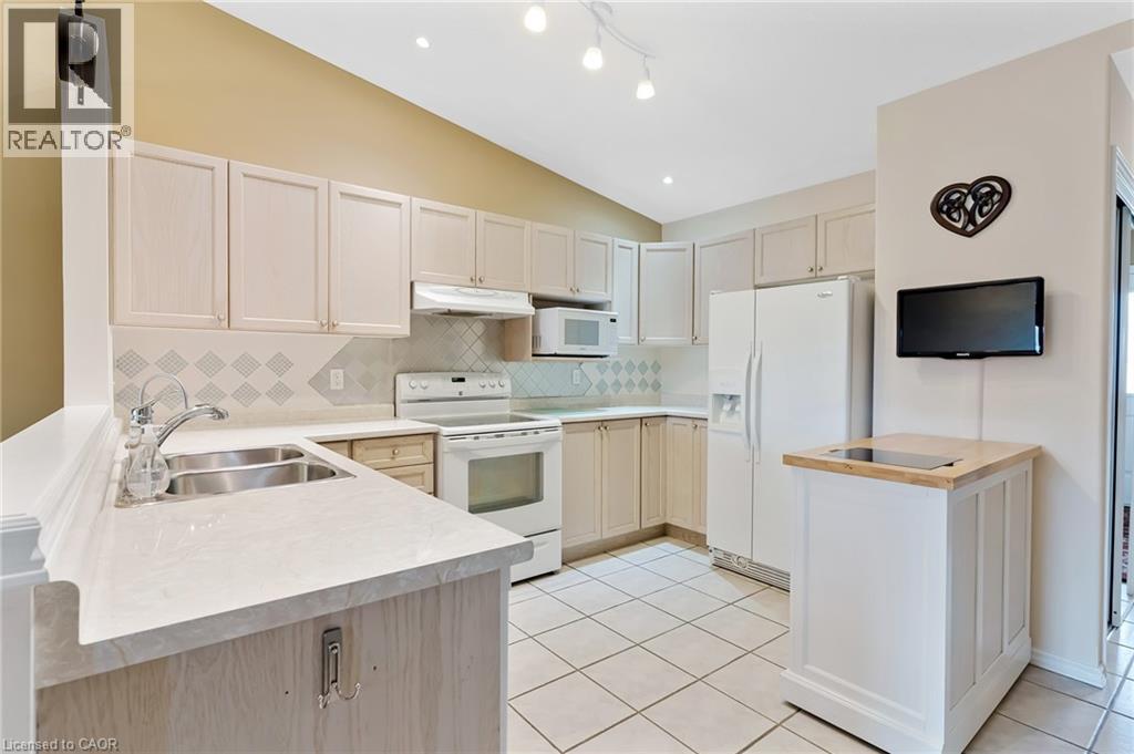 19 HANLON Place Unit# 25, Paris, Ontario, N3L4E8 — Photo 12