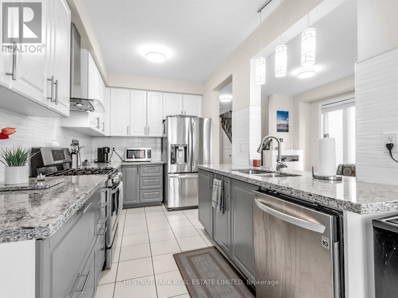11 CONSTABLE STREET, Aurora, Ontario, L4G1B7 — Photo 5