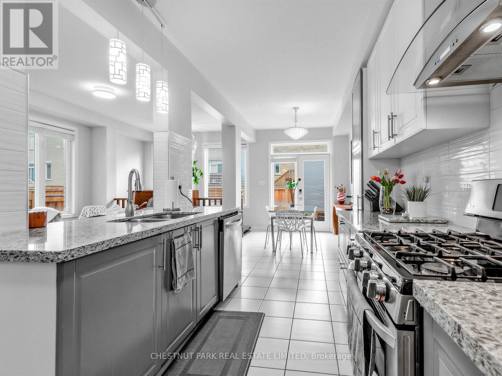 11 CONSTABLE STREET, Aurora, Ontario, L4G1B7 — Photo 8