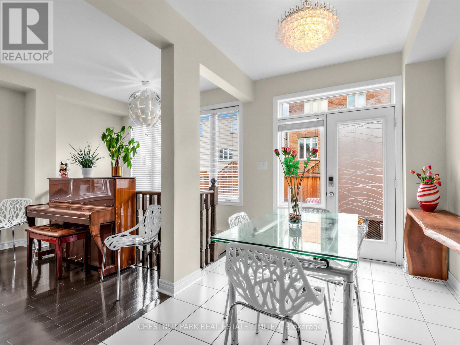 11 CONSTABLE STREET, Aurora, Ontario, L4G1B7 — Photo 9