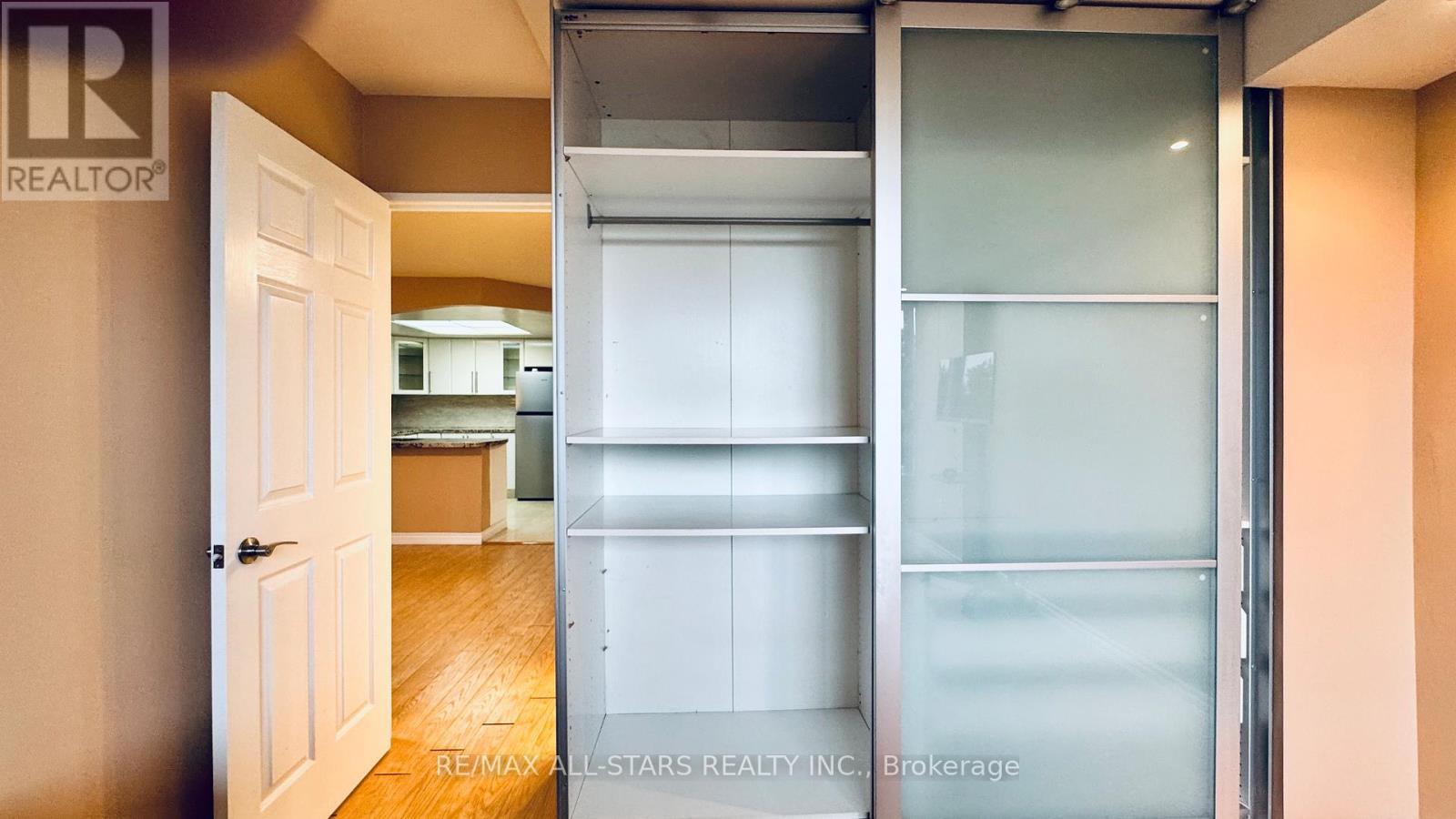 402 - 7601 BATHURST STREET, Vaughan (Crestwood-Springfarm-Yorkhill), Ontario, L4J4H5 — Photo 12