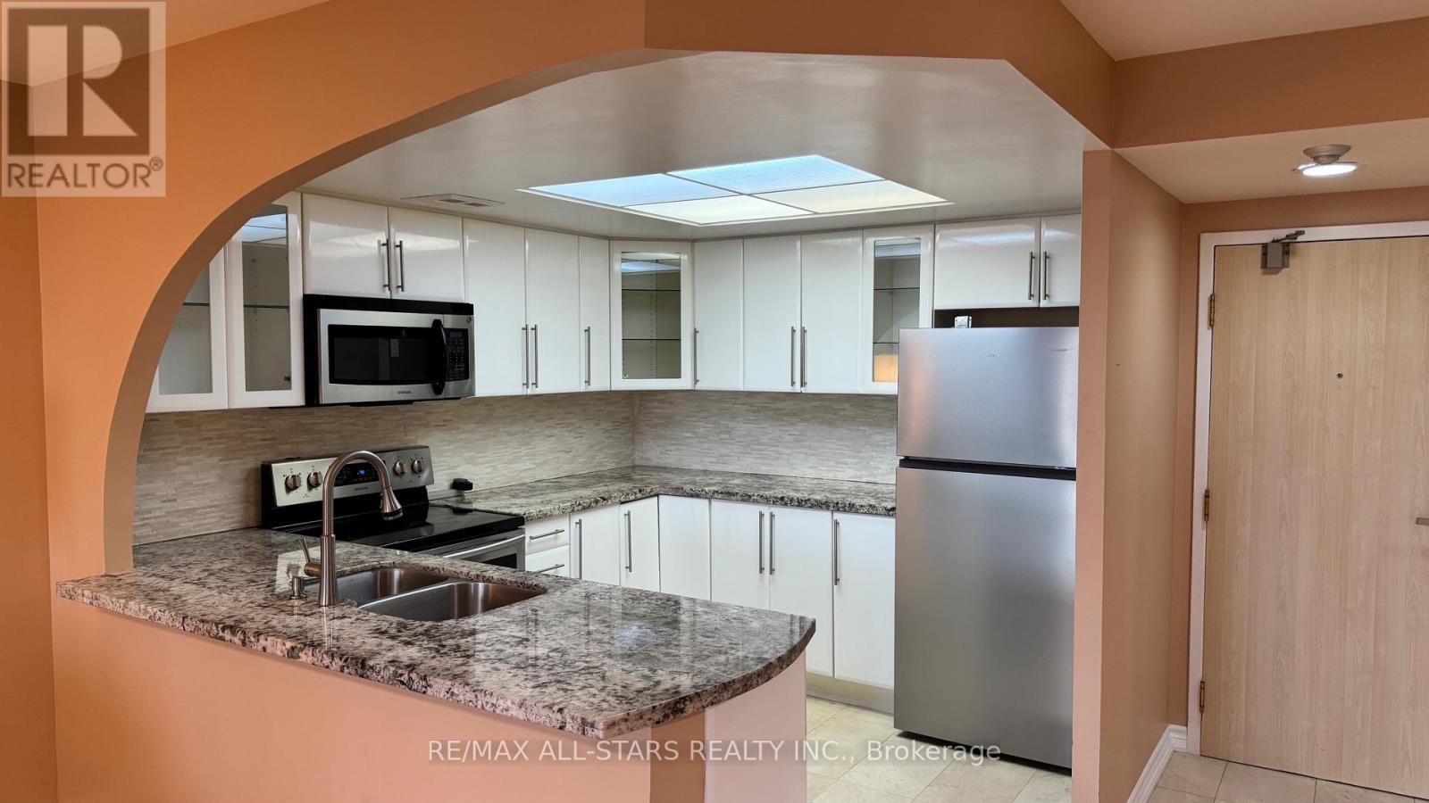 402 - 7601 BATHURST STREET, Vaughan (Crestwood-Springfarm-Yorkhill), Ontario, L4J4H5 — Photo 4