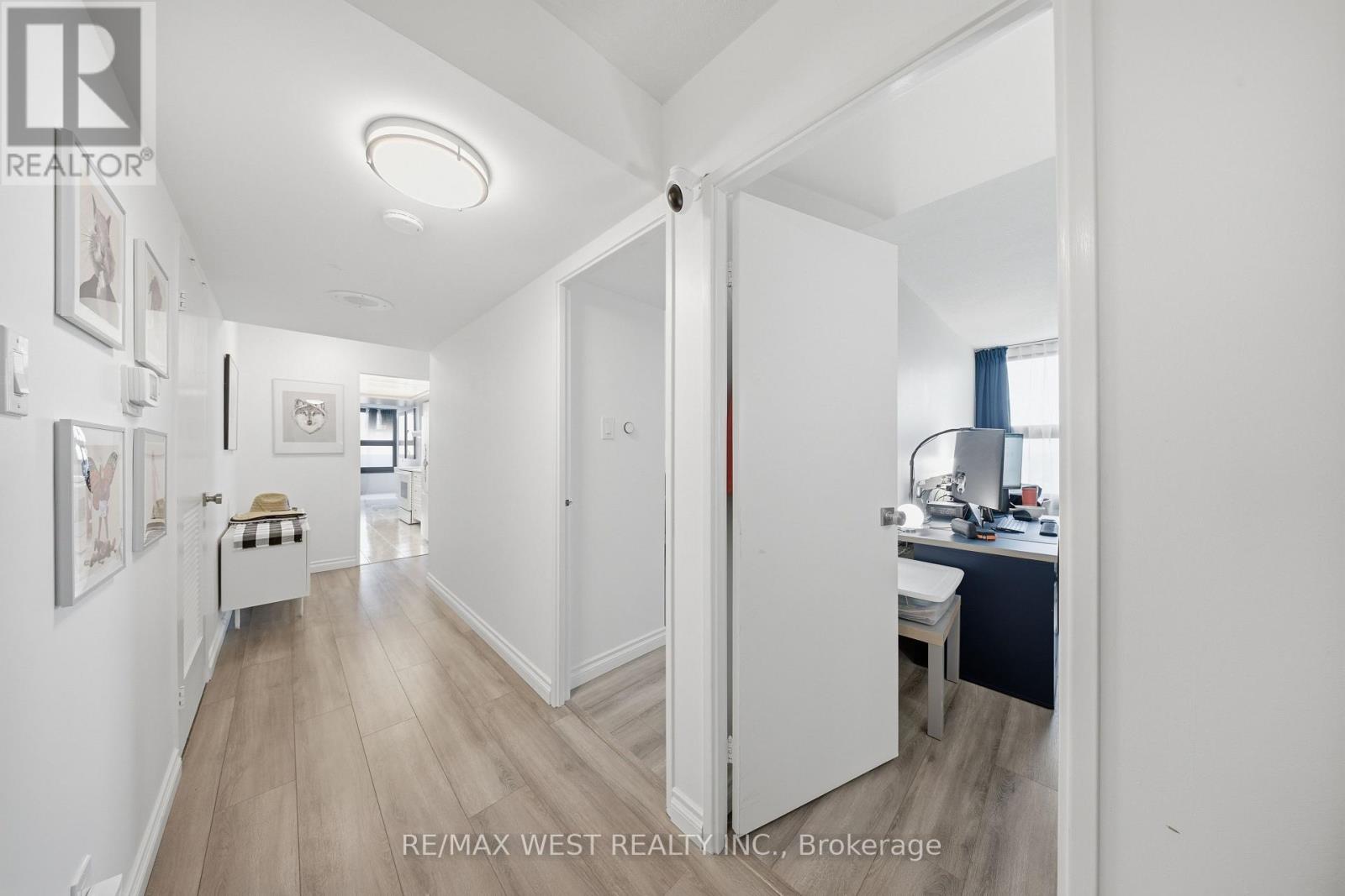 2302 - 1300 BLOOR STREET, Mississauga (Applewood), Ontario, L4Y3Z2 — Photo 3