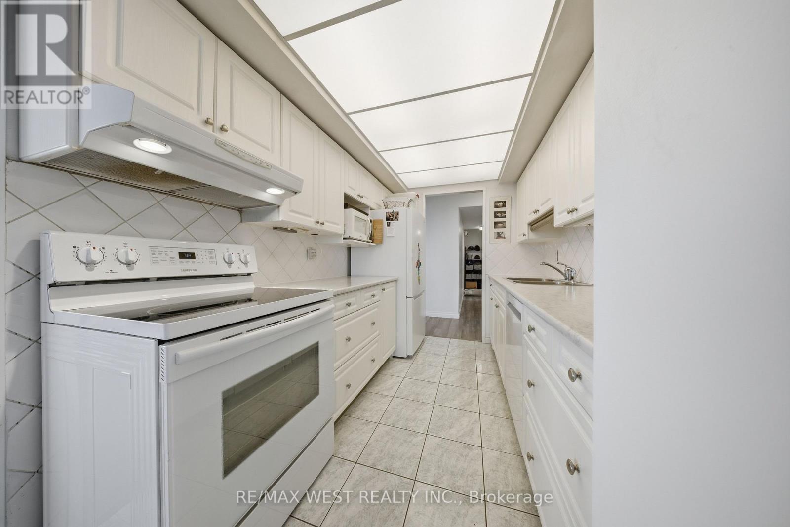 2302 - 1300 BLOOR STREET, Mississauga (Applewood), Ontario, L4Y3Z2 — Photo 7