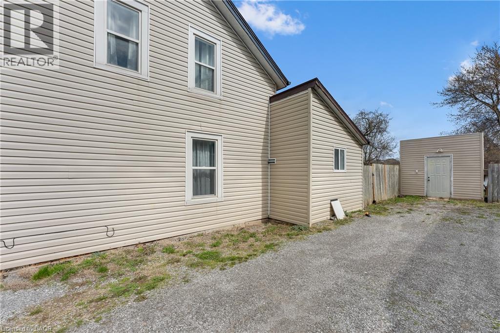 146 OAKDALE Avenue, St. Catharines, Ontario, L2P2L1 — Photo 2