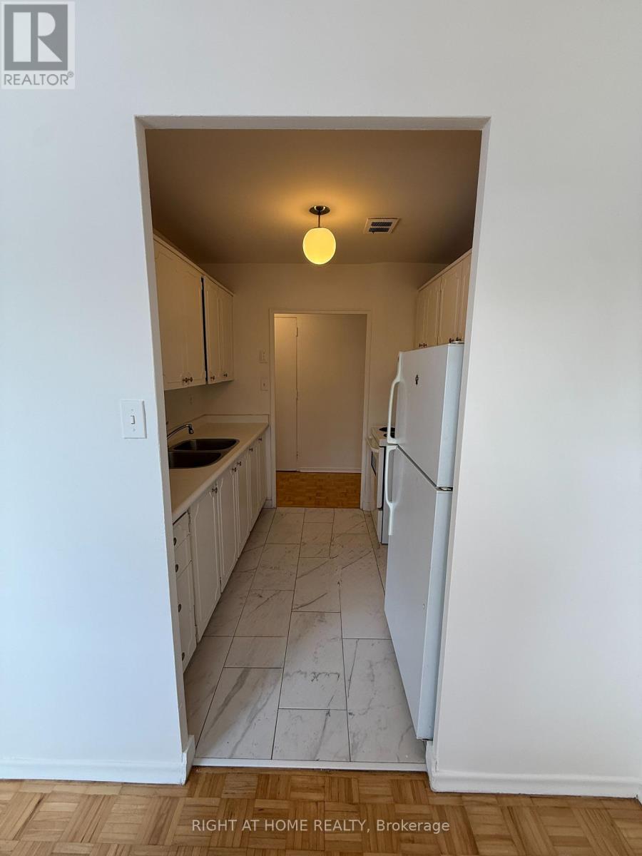 203 - 95 TAUNTON ROAD E, Oshawa (Centennial), Ontario, L1G3T6 — Photo 4