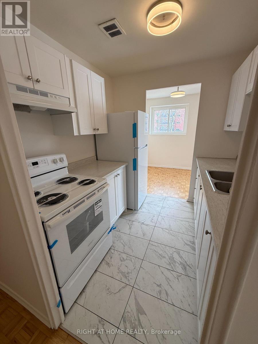 206 - 95 TAUNTON ROAD E, Oshawa (Centennial), Ontario, L1G3T6 — Photo 3