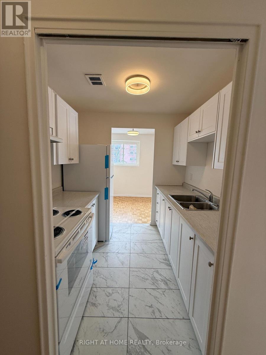 206 - 95 TAUNTON ROAD E, Oshawa (Centennial), Ontario, L1G3T6 — Photo 4