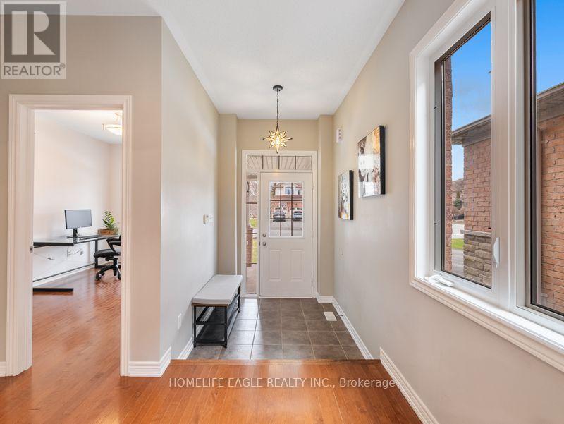 10 FIELDS COURT, Aurora, Ontario, L4G0J5 — Photo 3