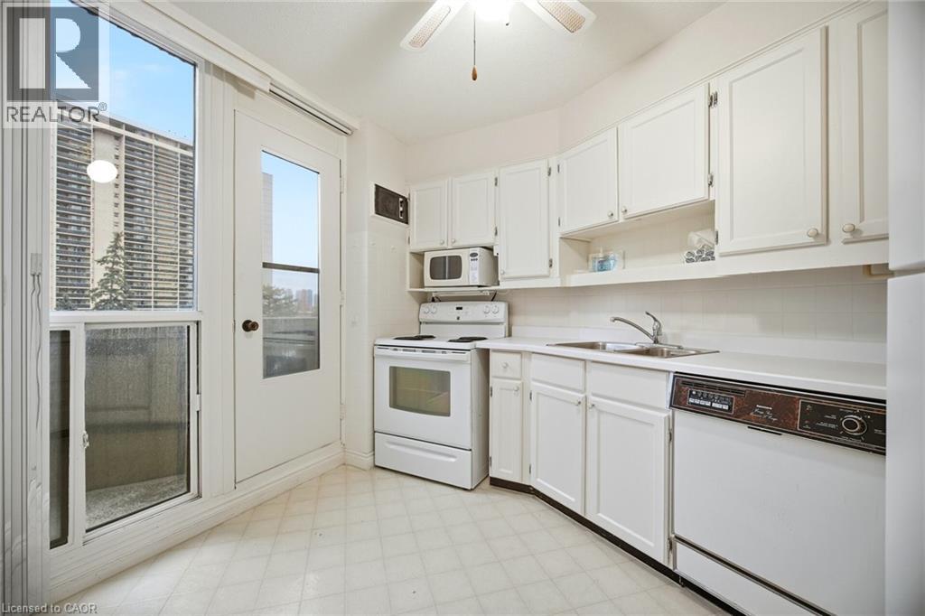 296 MILL Road Unit# A21, Toronto, Ontario, M9C4X8 — Photo 10