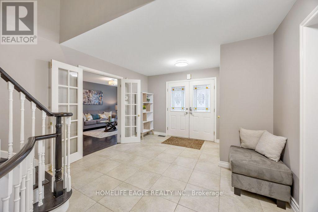 20286 YONGE STREET, East Gwillimbury (Holland Landing), Ontario, L9N1B1 — Photo 2