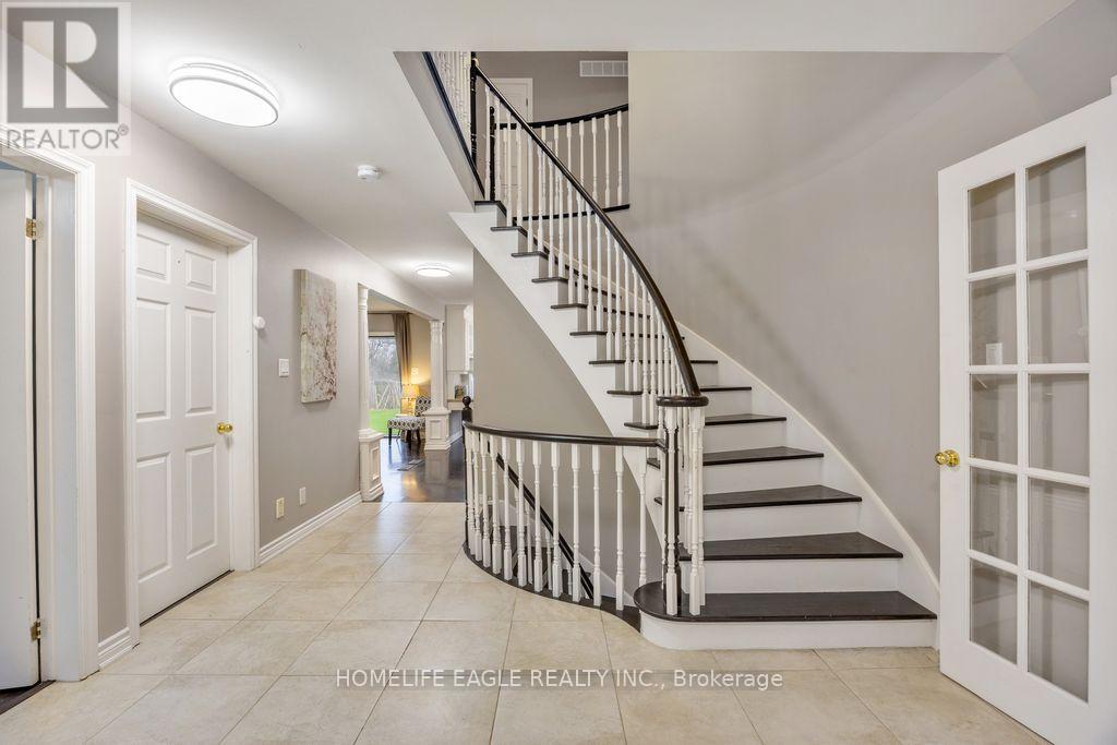 20286 YONGE STREET, East Gwillimbury (Holland Landing), Ontario, L9N1B1 — Photo 3