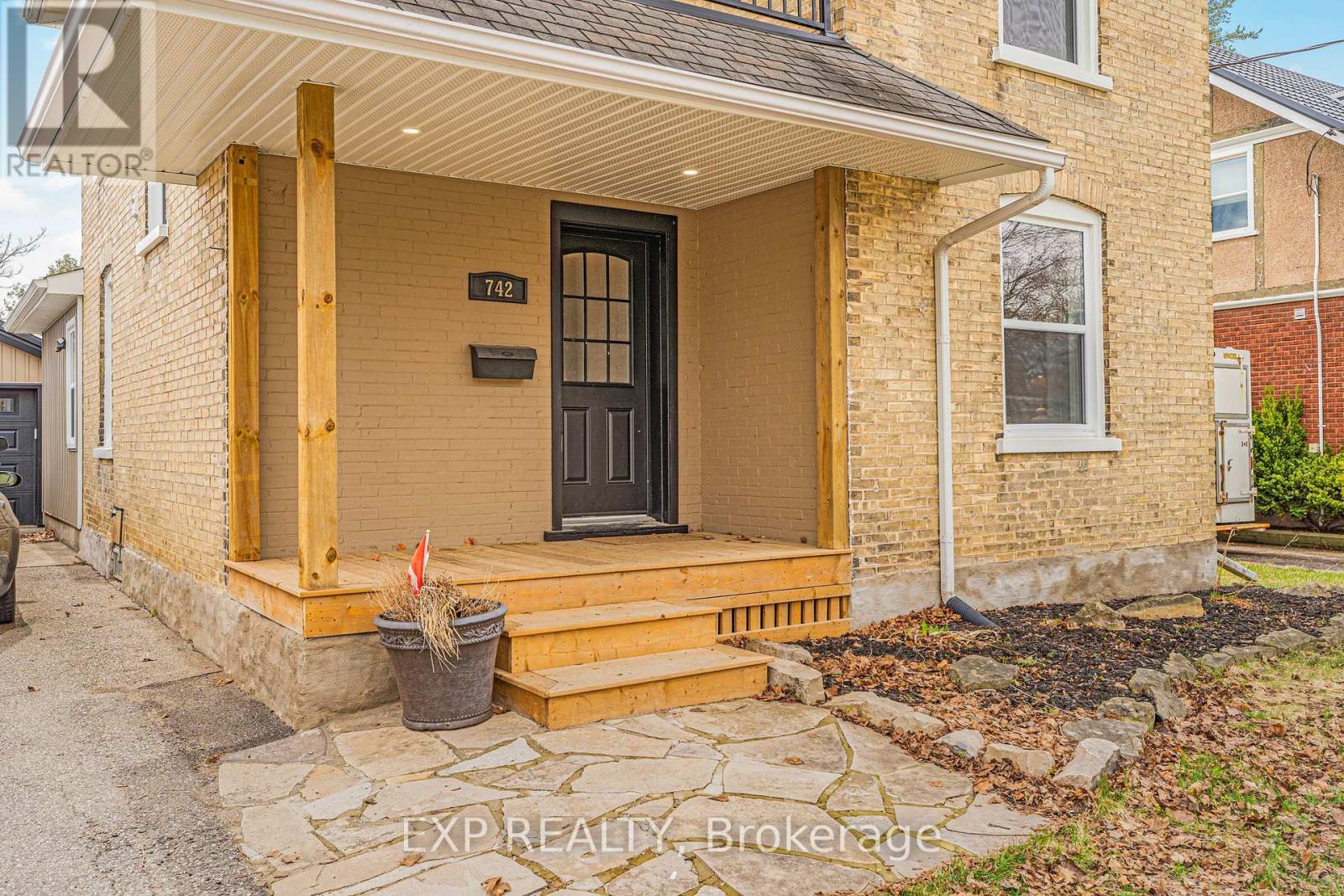 742 VINE STREET, Cambridge, Ontario, N3H2Z3 — Photo 2