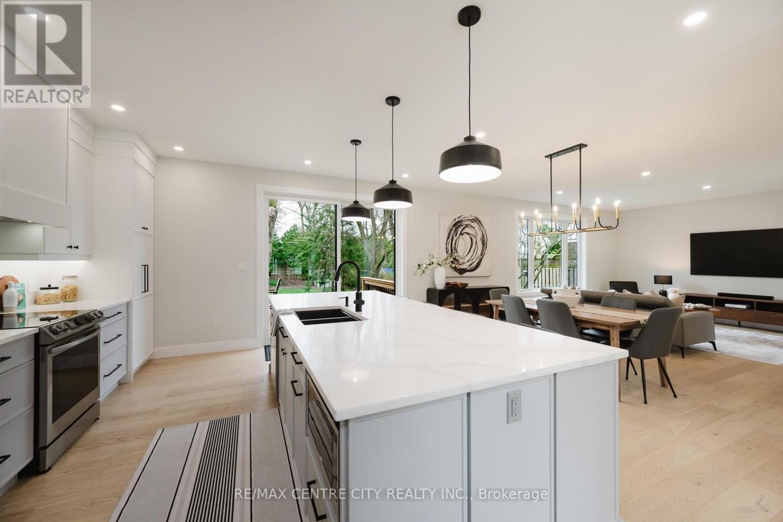 423 WEST MILE ROAD, London North (North P), Ontario, N6H3M3 — Photo 2